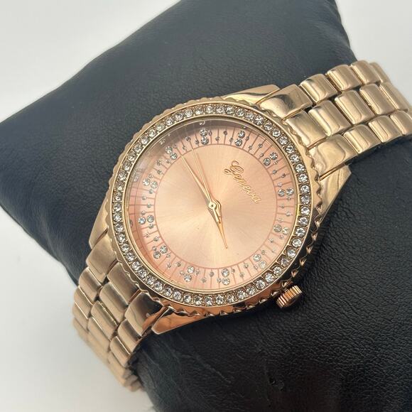 Geneva Women's Rose Gold Watch Round Crystal Pave Bezel Working New Battery - Picture 3 of 8